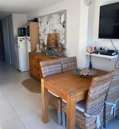 Appartamento Superbe 2 Pieces Avec Piscine Et Parking, Proche De La *