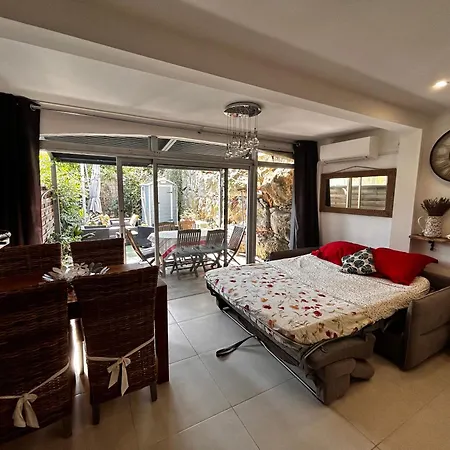 Superbe 2 Pieces Avec Piscine Et Parking, Proche De La Villeneuve-Loubet